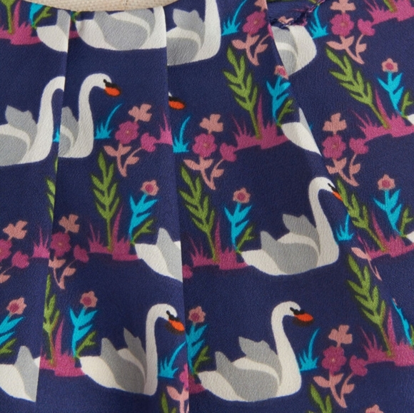 Swans in a While Top in L - Picture 3 of 6